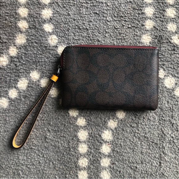 (Coach) Buttercup Corner Zip Wristlet - NEW WITH TAGS! - Picture 8 of 9